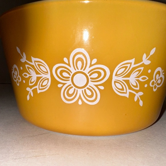 Pyrex Gold Butterfly Pattern 1 Qt. casserole - Picture 2 of 6